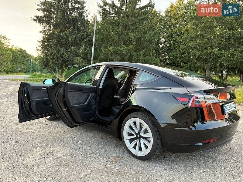 Седан Tesla Model 3 2022 в Дрогобичі