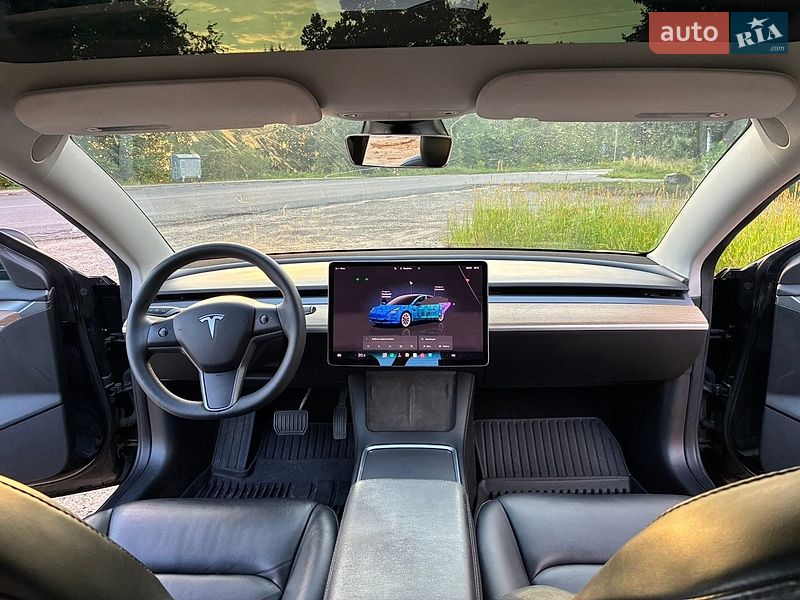 Седан Tesla Model 3 2022 в Дрогобичі