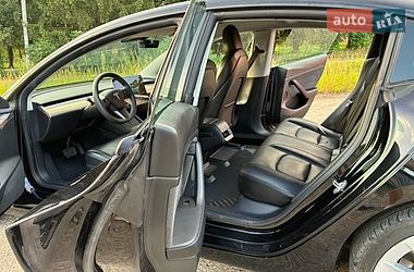 Седан Tesla Model 3 2022 в Дрогобичі