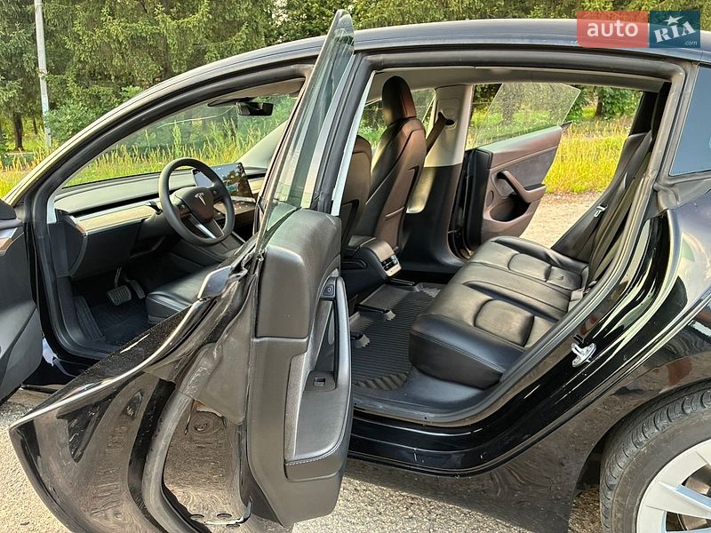 Седан Tesla Model 3 2022 в Дрогобичі