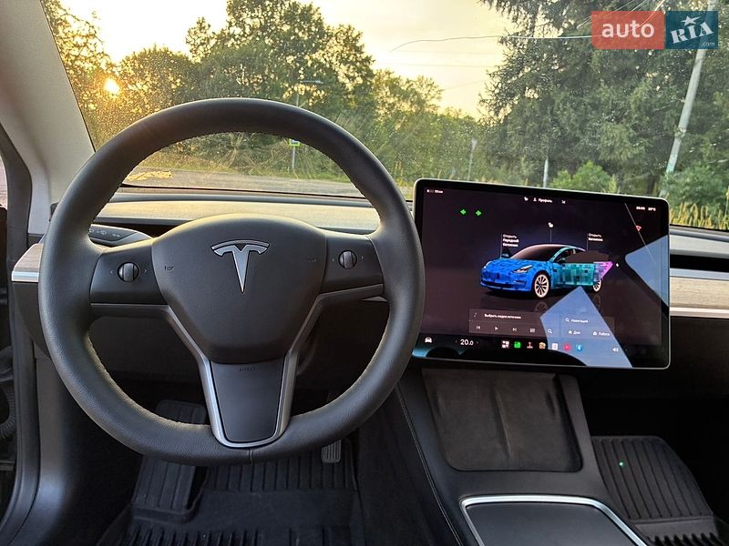 Седан Tesla Model 3 2022 в Дрогобичі