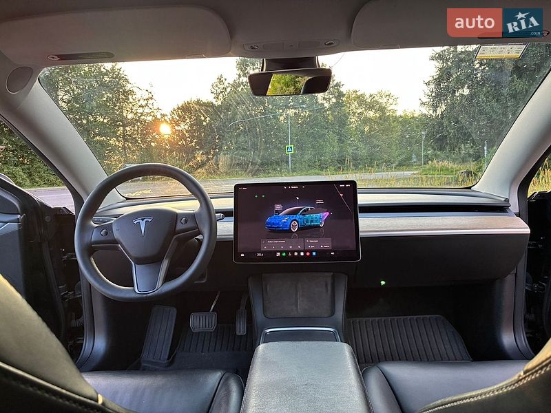 Седан Tesla Model 3 2022 в Дрогобичі