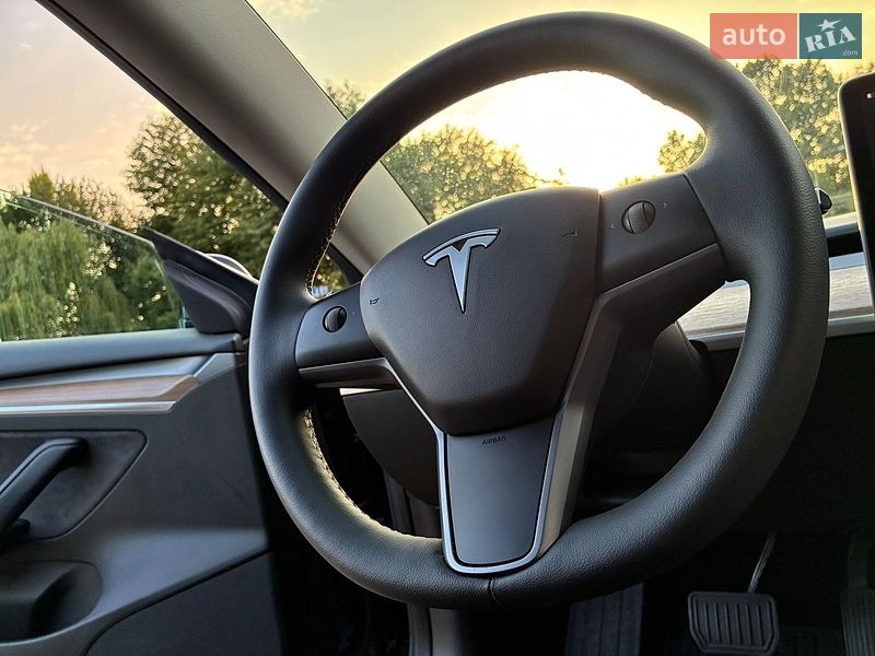 Седан Tesla Model 3 2022 в Дрогобичі