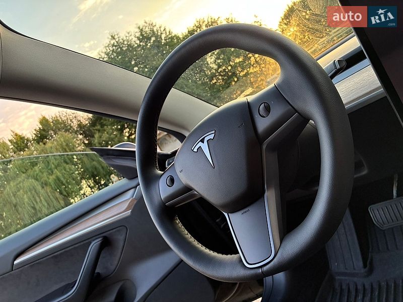 Седан Tesla Model 3 2022 в Дрогобичі
