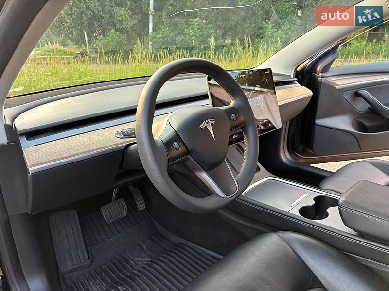 Седан Tesla Model 3 2022 в Дрогобичі
