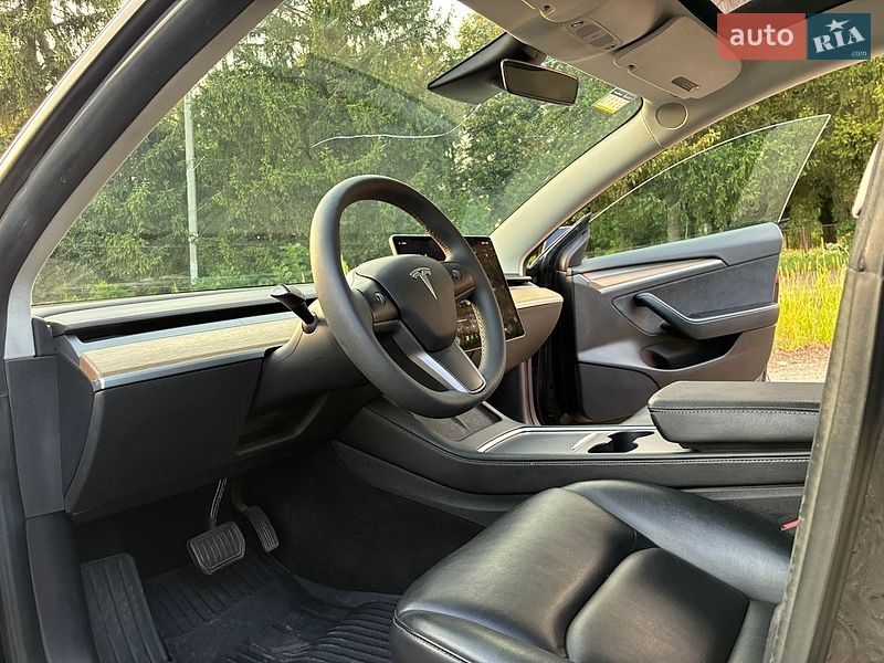 Седан Tesla Model 3 2022 в Дрогобичі