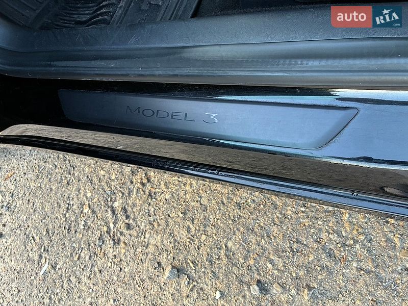 Седан Tesla Model 3 2022 в Дрогобичі