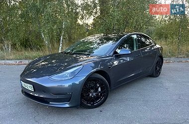 Tesla Model 3  2022