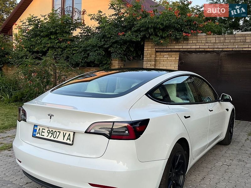 Седан Tesla Model 3 2022 в Днепре