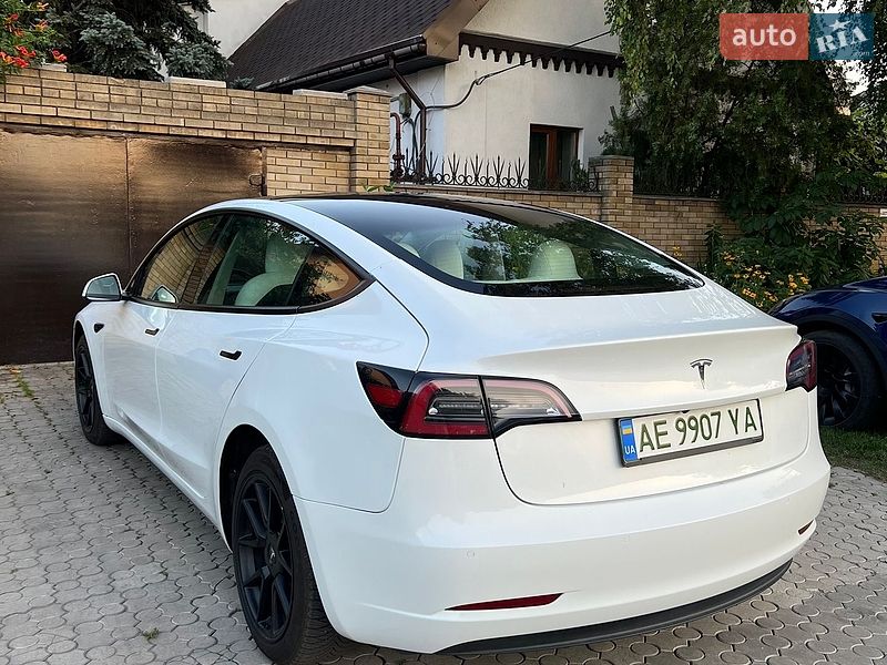 Седан Tesla Model 3 2022 в Днепре