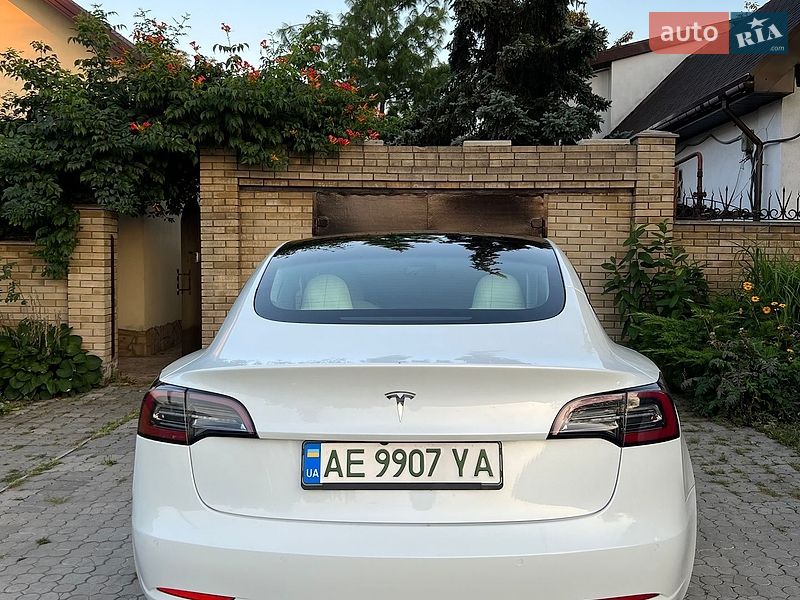 Седан Tesla Model 3 2022 в Днепре