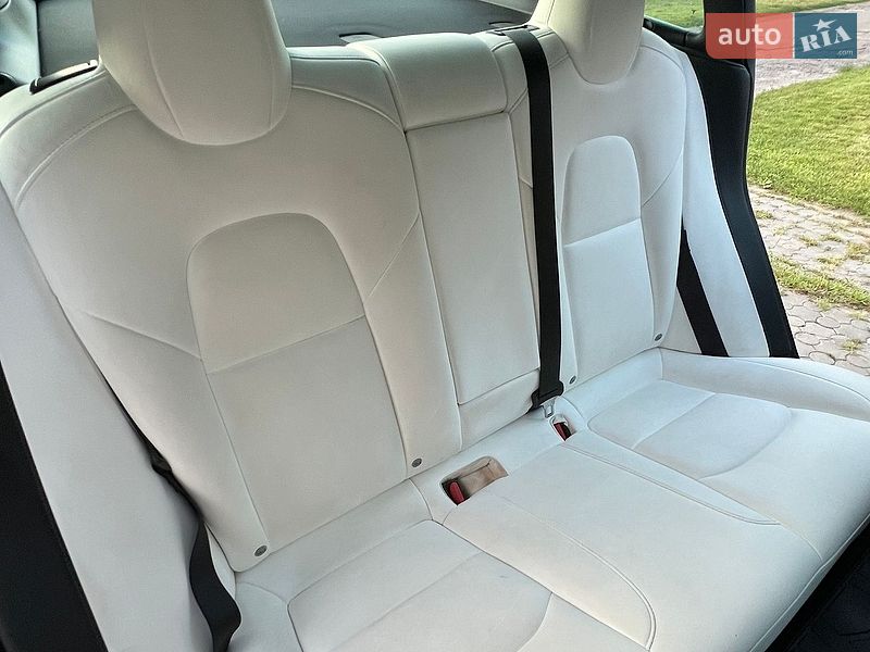 Седан Tesla Model 3 2022 в Днепре