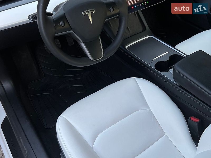 Седан Tesla Model 3 2022 в Днепре