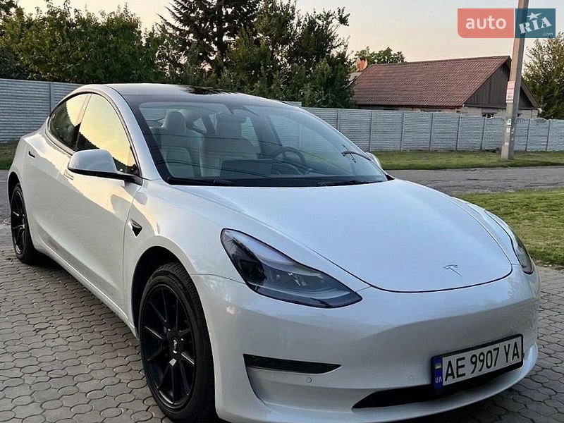 Седан Tesla Model 3 2022 в Днепре