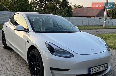 Tesla Model 3  2022