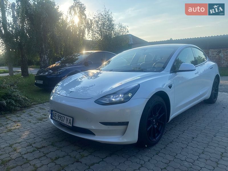 Седан Tesla Model 3 2022 в Днепре