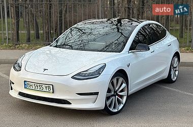 Tesla Model 3  2019