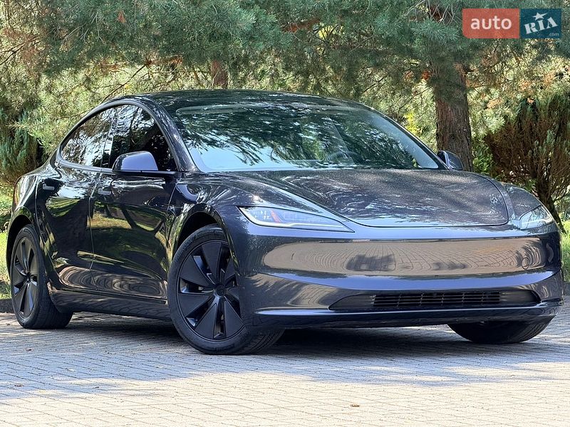 Седан Tesla Model 3 2024 в Дрогобичі