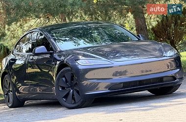 Tesla Model 3  2024