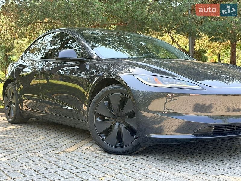 Седан Tesla Model 3 2024 в Дрогобичі