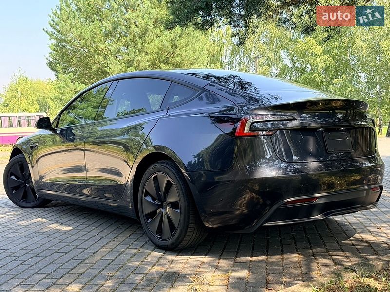 Седан Tesla Model 3 2024 в Дрогобичі