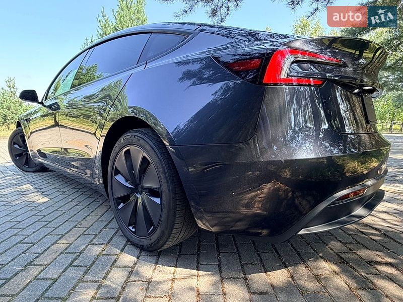 Седан Tesla Model 3 2024 в Дрогобичі
