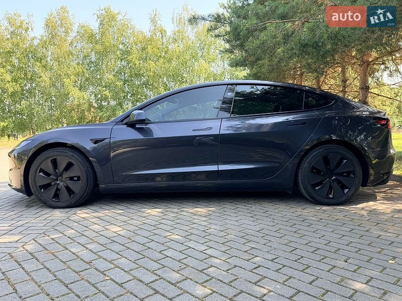 Седан Tesla Model 3 2024 в Дрогобичі