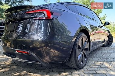 Седан Tesla Model 3 2024 в Дрогобичі