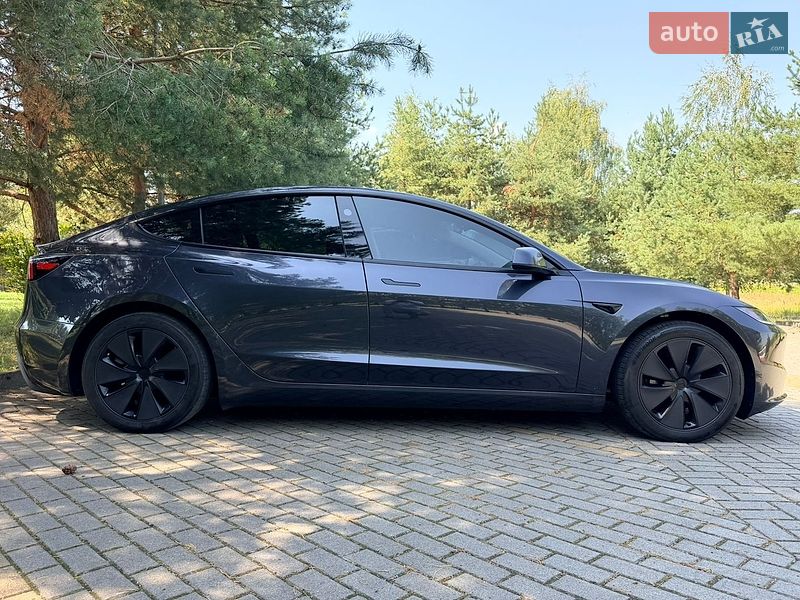 Седан Tesla Model 3 2024 в Дрогобичі