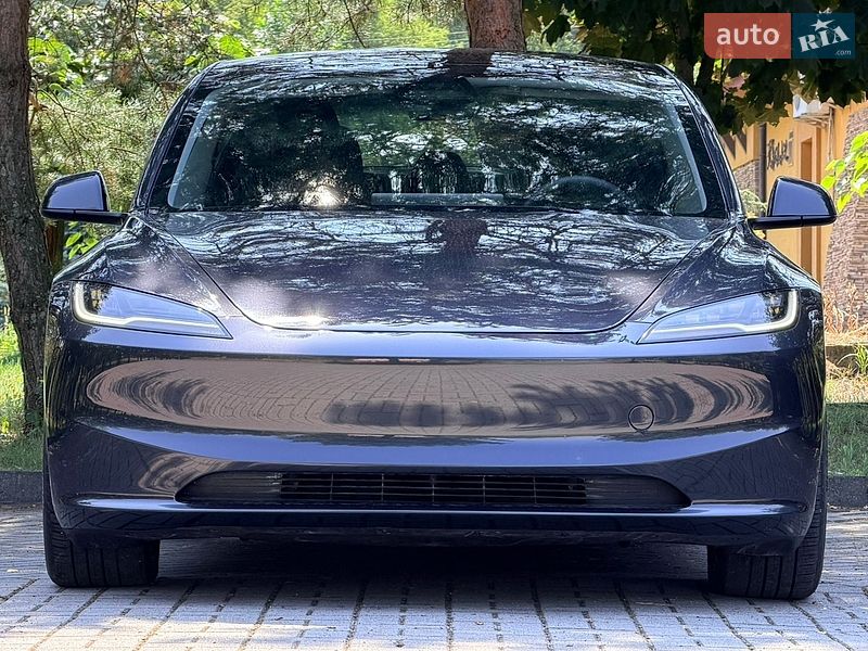 Седан Tesla Model 3 2024 в Дрогобичі