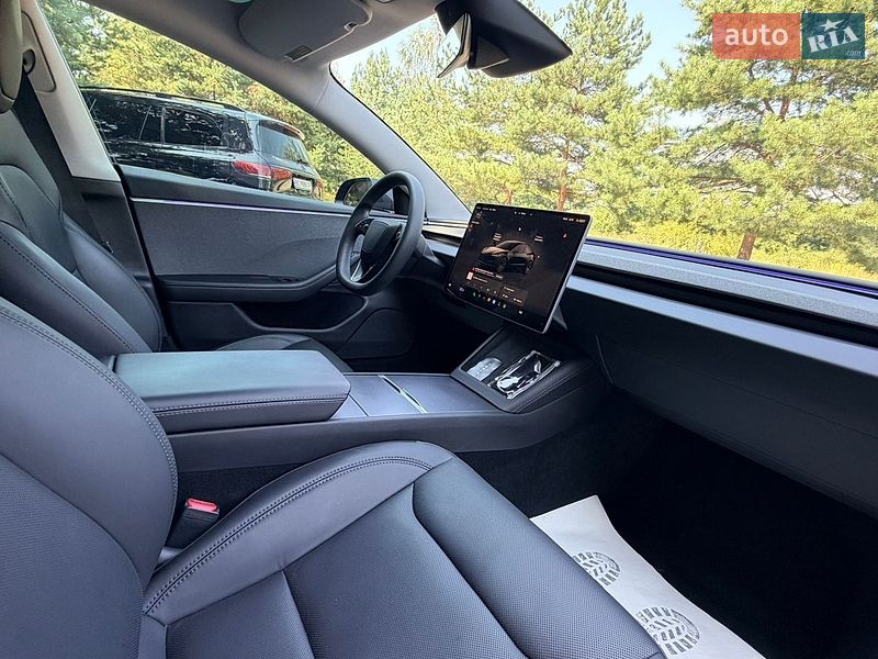 Седан Tesla Model 3 2024 в Дрогобичі