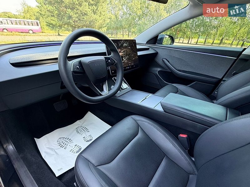 Седан Tesla Model 3 2024 в Дрогобичі