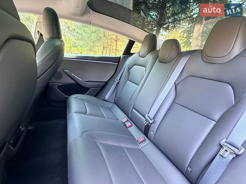 Седан Tesla Model 3 2024 в Дрогобичі