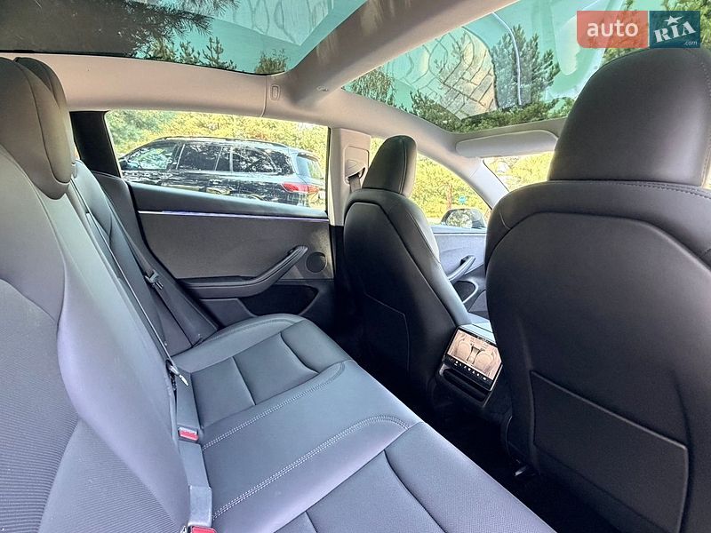 Седан Tesla Model 3 2024 в Дрогобичі