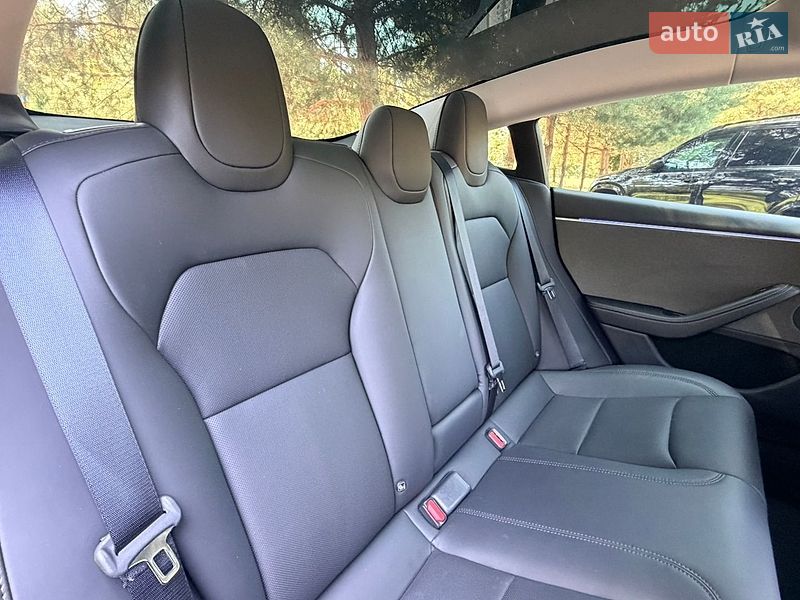 Седан Tesla Model 3 2024 в Дрогобичі