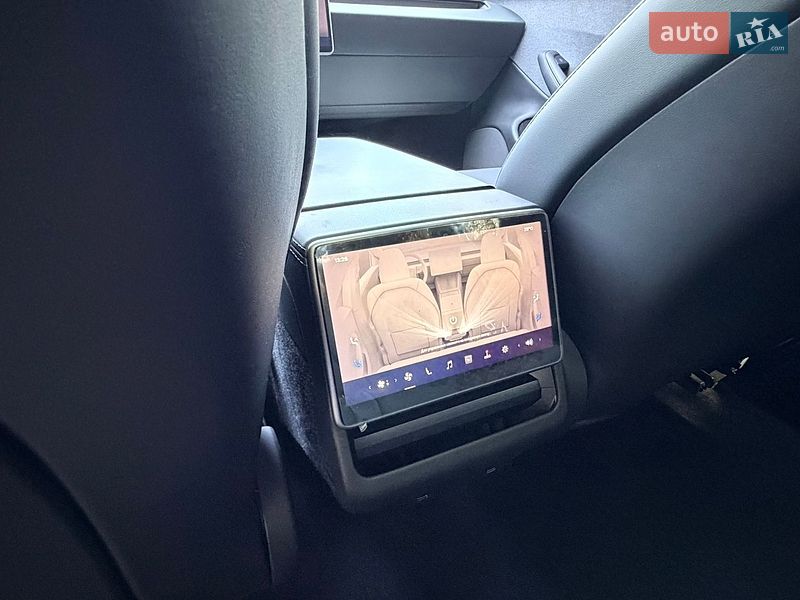 Седан Tesla Model 3 2024 в Дрогобичі