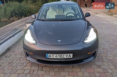 Tesla Model 3  2020