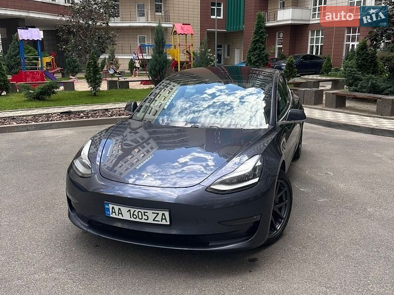 Седан Tesla Model 3 2018 в Киеве