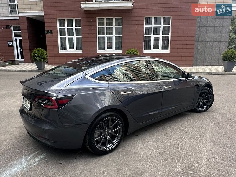 Седан Tesla Model 3 2018 в Киеве