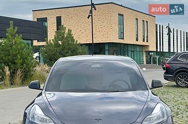 Tesla Model 3  2021