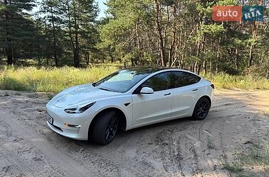Tesla Model 3  2022