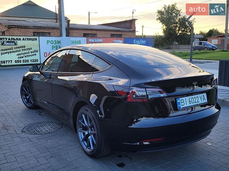 Седан Tesla Model 3 2023 в Лубнах