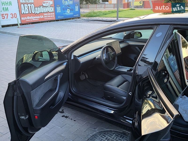 Седан Tesla Model 3 2023 в Лубнах