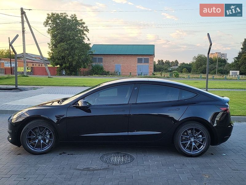 Седан Tesla Model 3 2023 в Лубнах