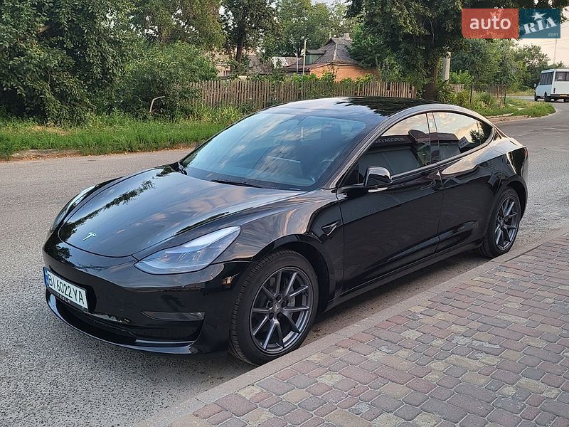 Седан Tesla Model 3 2023 в Лубнах