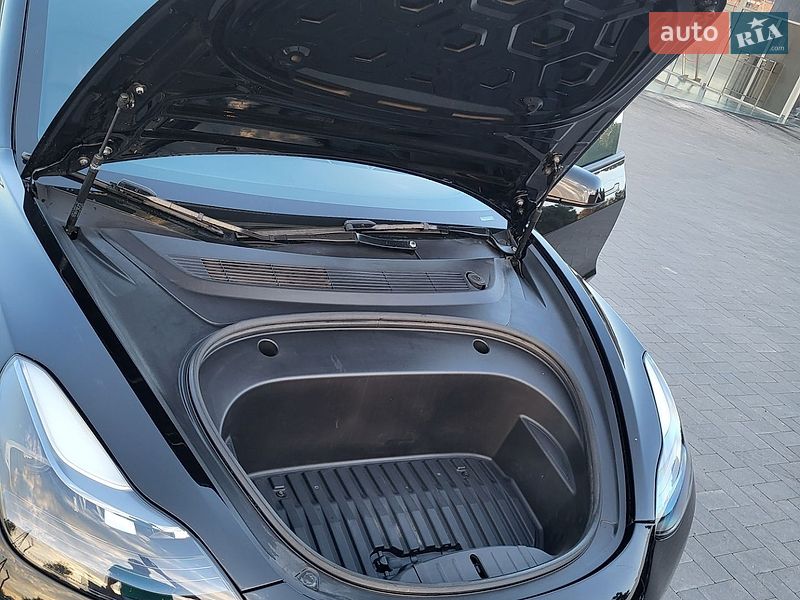 Седан Tesla Model 3 2023 в Лубнах