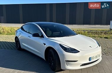 Tesla Model 3  2022