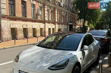 Tesla Model 3  2019