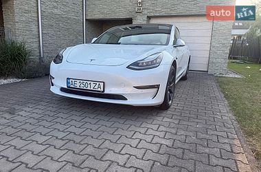 Tesla Model 3  2019