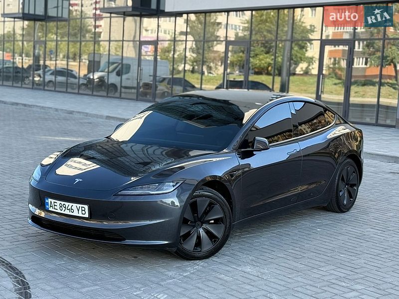 Tesla Model 3 2024